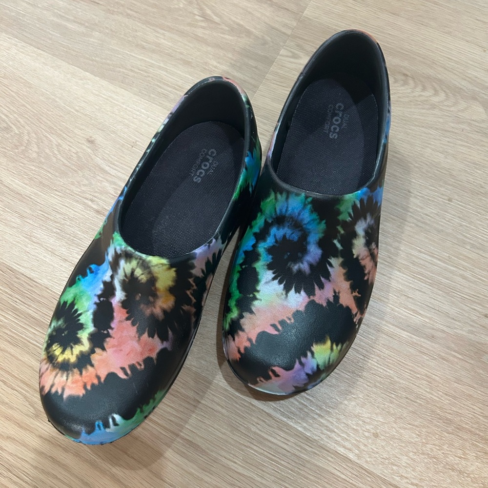 Excellent Condition Crocs Neria Pro 2 Clogs Shoes Womans SZ 6 Tye Dye Black